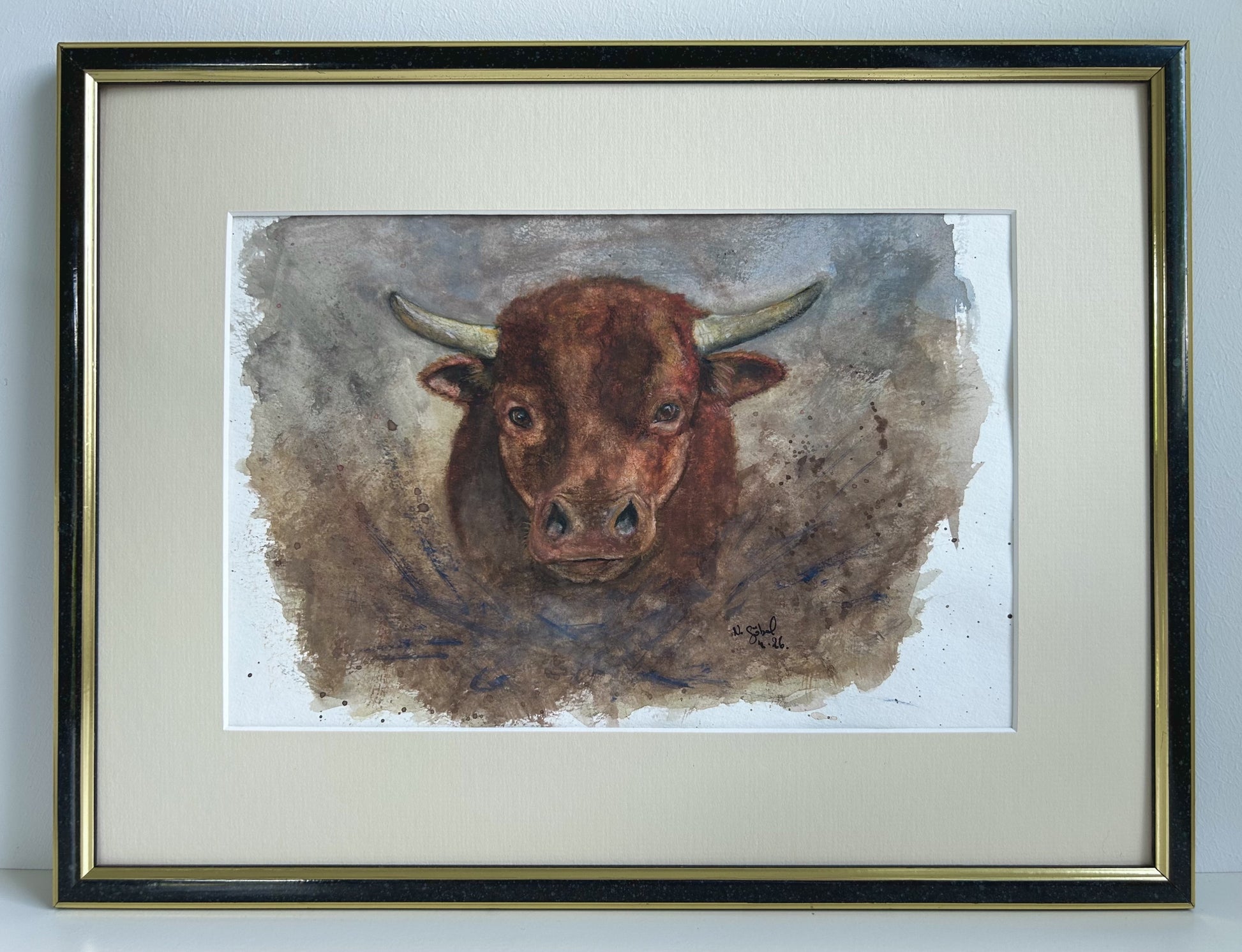 Originalkunst Stier als Aquarell "Standhaft" von Nicole Göbel im Rahmen.