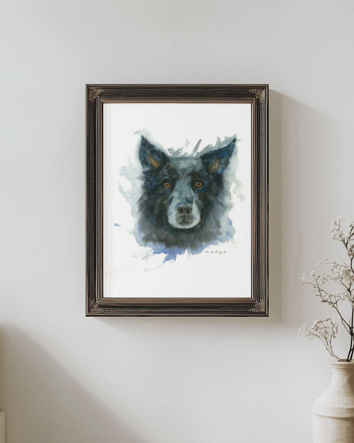 Fine Art Print nach dem Aquarell
 „Gefährte“ von Nicole Göbel im Rahmen an einer Wand, Raumansicht KI-generiert