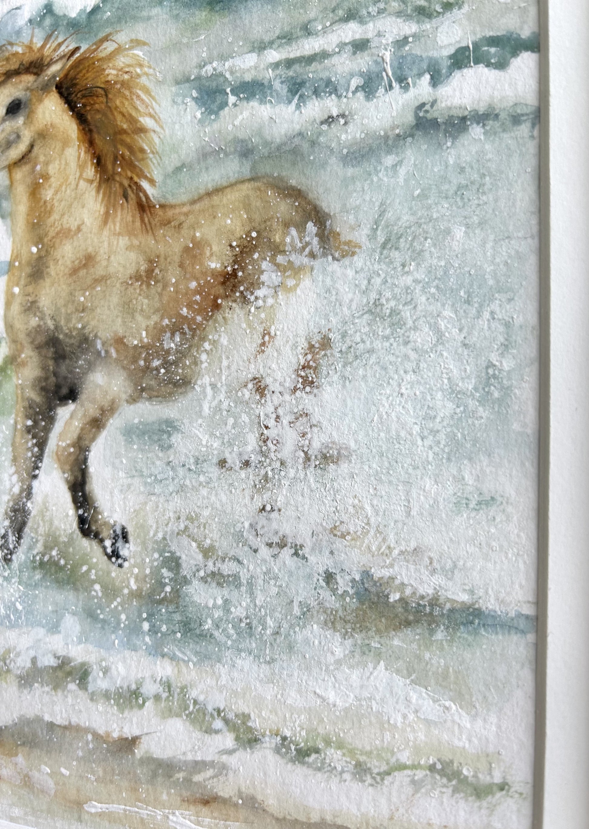 Detailaufnahme der Originalkunst Pferd im Meer als Aquarell "Brandung" von Nicole Göbel.