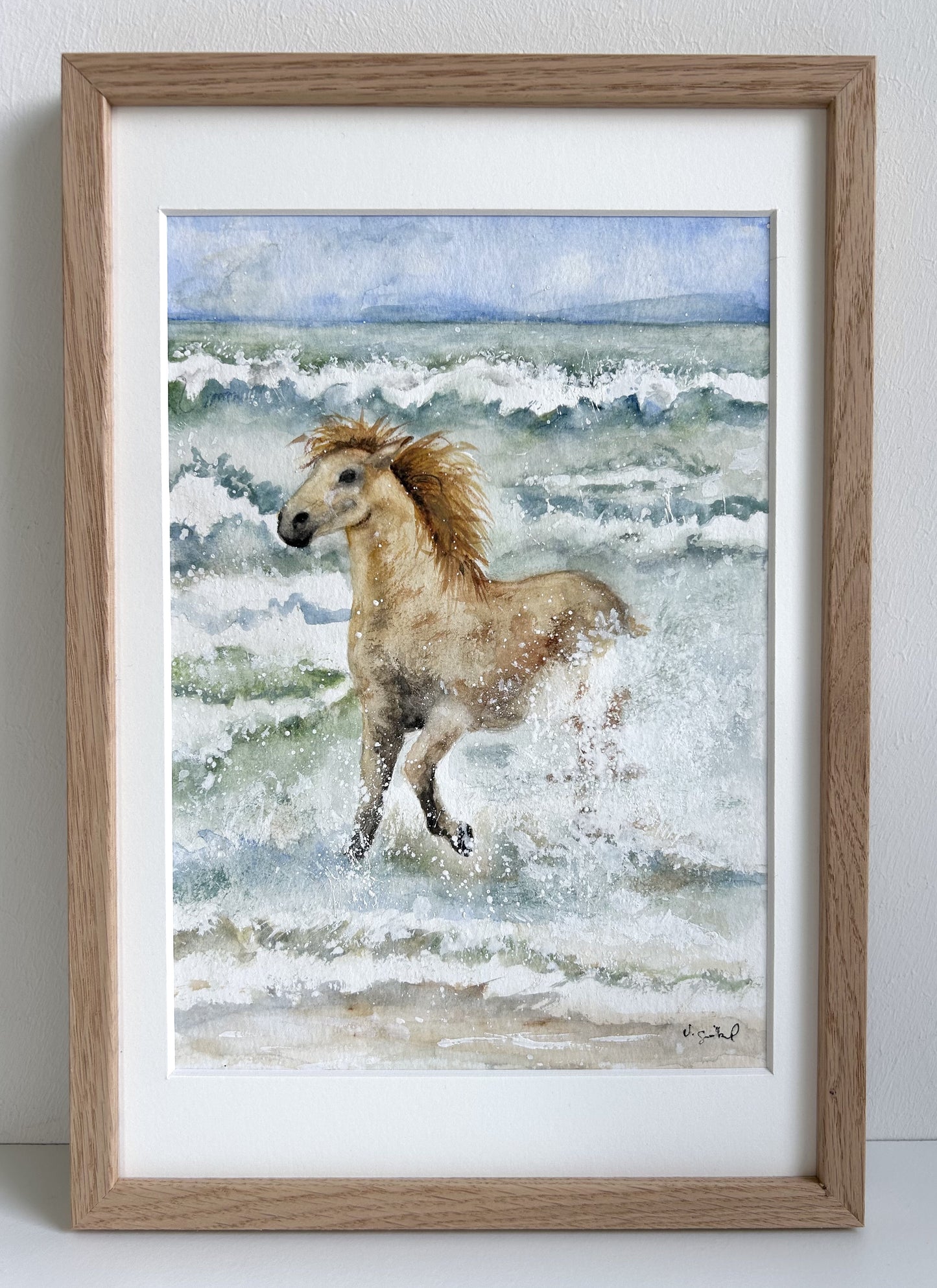 Originalkunst Pferd im Meer als Aquarell "Brandung" von Nicole Göbel im Rahmen.