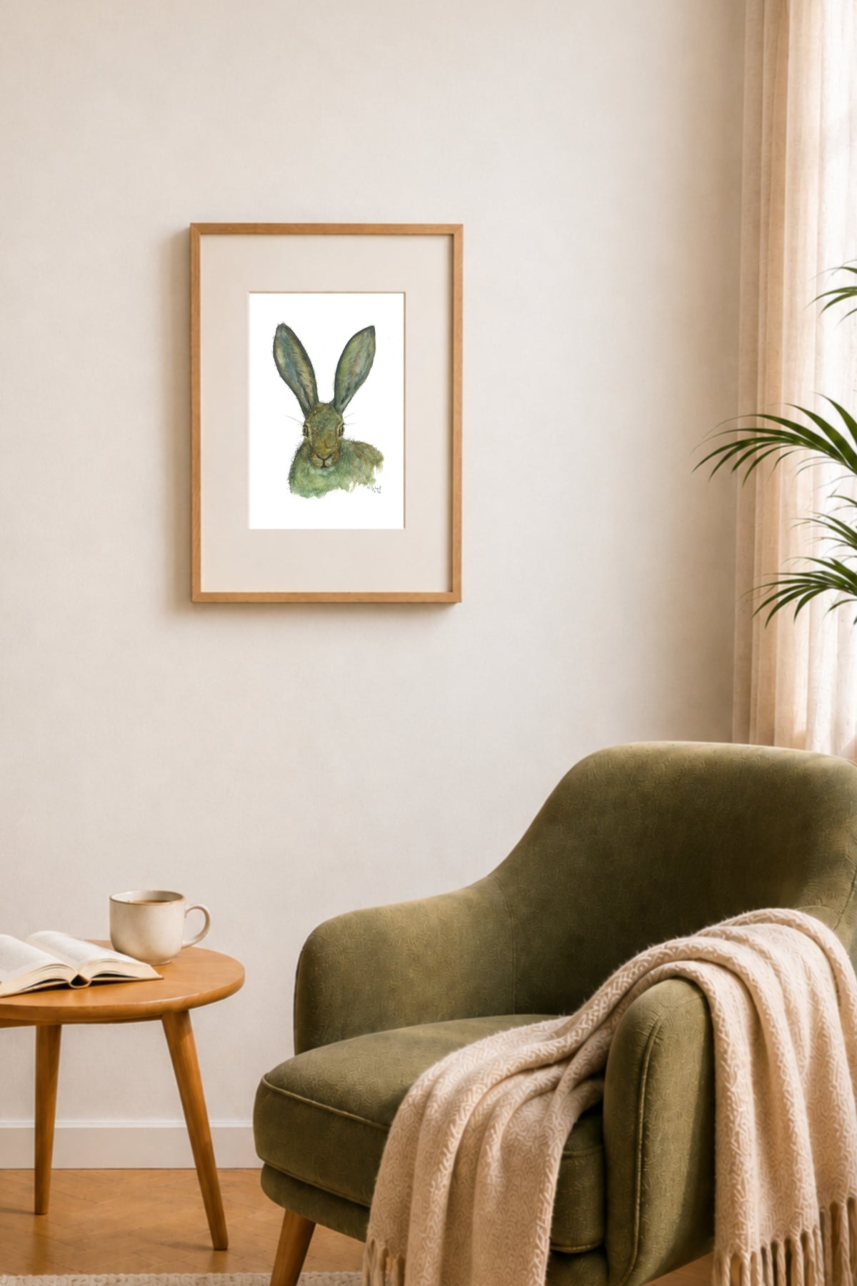 Fine Art Print "Lauschen" mit Hase von Nicole Göbel als Wandbild im Wohnraum.